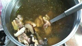 喝湯時「這樣做」　網友嗨翻：我也會（圖／翻攝自Flickr）