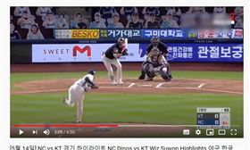 ▲KT巫師外野手金敏赫小跑步短打。（圖／截自YouTube）