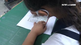 爸被「861÷4」難倒！全場嘆：令人難過