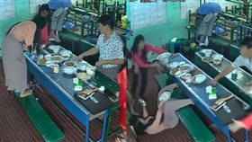 影／女踩椅拍食物…下秒悲劇　網笑翻
食物照,翻桌,悲劇,美食照
翻攝自YouTube ViralHog