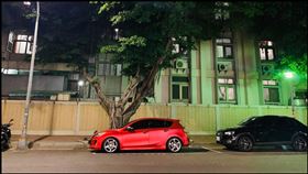 馬自達3,屁孩,改車,貼膜,顏色,鮮紅,情侶,女兒,老屁孩