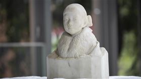 黃土水少女胸像藏身百年　將重返公眾視野在台灣雕刻家黃土水僅製作過3件大理石作品，其中隱身台北市大同區太平國小的胸像「少女」，歷經一番努力，百年後終於要重返公眾視野。（北師美術館提供）中央社記者鄭景雯傳真　109年5月15日