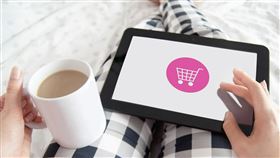 香水,飛機杯,帳單,網購(翻攝自 Pixabay)