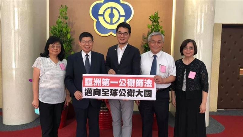默默守護數十年　終盼到公衛師法過關