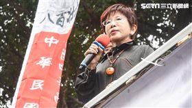 反年改抗議民眾聚集立法院外圍青島東路靜坐抗議，前國民黨主席洪秀柱二度前往探視。 圖／記者林敬旻攝