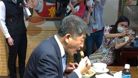 0516 鬍鬚張滷肉飯，防疫五月天。（圖／記者許書萓攝影）