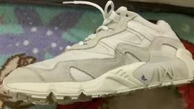 女大生租屋！鞋子竟遭「做記號」…分析摩斯密碼毛炸（圖／翻攝自Dcard）