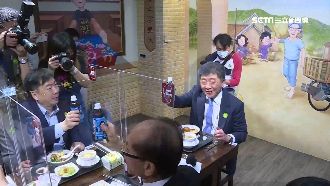 嗑滷肉飯　陳時中舉杯敬防疫五月天