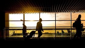 商務人士，入境，機場。（圖／翻攝自Pixabay）