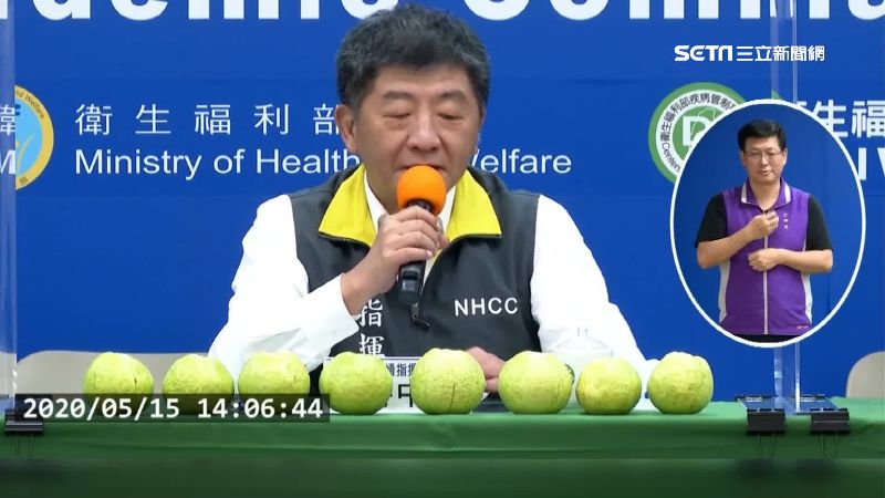 88風災醫護挺甲仙　小農感念贈芭樂