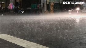 外圍環流惹禍！台南玉井豪雨狂炸　瑞雙公路驚見「土黃海」（圖／翻攝畫面）