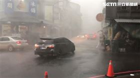 外圍環流惹禍！台南玉井豪雨狂炸　瑞雙公路驚見「土黃海」（圖／翻攝畫面）