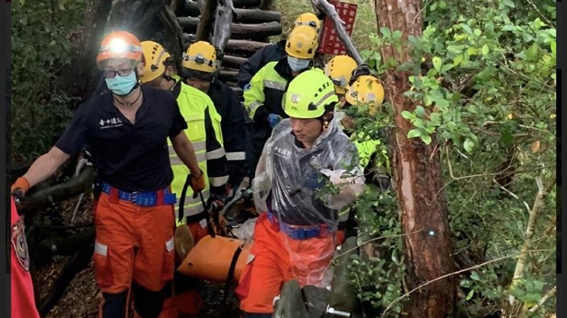 遭雷擊？男倒臥大坑山步道命危