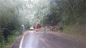 新竹,尖石,土石坍方,道路,中斷,巨石