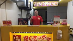 歌仔戲難維生  新聲劇坊團長改賣炸雞傳統戲曲謀生不易，再加上遇到武漢肺炎疫情，新聲劇坊團長王冠茗改賣美式炸雞，他說，等他休息一陣子之後再找機會作新戲。（王冠茗提供）中央社記者趙靜瑜傳真  109年5月17日