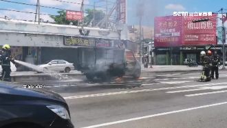 貨車路中央自燃　整輛燒到剩「骨架」