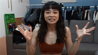 出國行李超重怎麼辦？網紅一招神救援