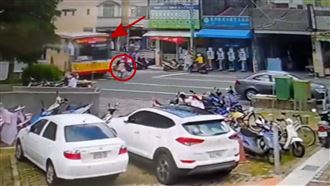 85歲老婦遭公車輾斃　老伴在旁崩潰