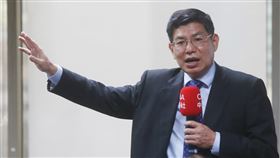 帶起新型公衛手段　詹長權：台灣以口罩改變世界武漢肺炎疫情延燒，台灣大學公共衛生學院院長詹長權7日到中央社談疫情發展和全球衛生治理時表示，在還沒有疫苗出現前，口罩如同提供物理性屏障，繼珍珠奶茶後，台灣又以口罩改變全世界，帶起一個非藥物介入的新型公共衛生手段。中央社記者鄭傑文攝　109年4月7日