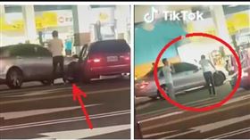  賓士喜美「殊死戰」　玩碰碰車下場慘（圖／翻攝自重機車友粉專）