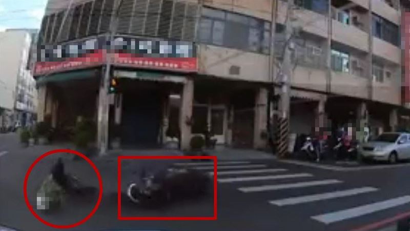 騎士過彎自摔秒起身　網友：真男人