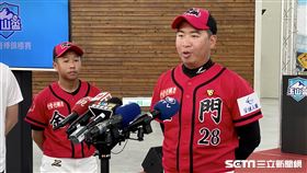 金門縣代表隊首度參加玉山盃，教練許元柏和球員楊肅維代表出席。（圖／記者王怡翔攝影）