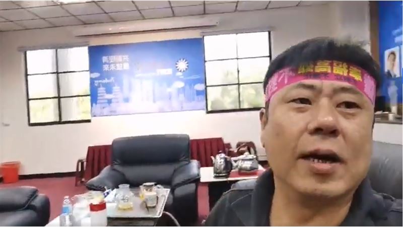 杏仁哥自由進出議會　綠痛批藍營放任