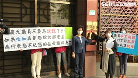 ▲兆如安養護中心院長林月桂在律師陪同下，赴台北地檢署，針對北市議員李慶元爆料院內有疥瘡感染及虐待老人，甚至連他的岳母都受虐一事，提告加重誹謗等罪。（圖／記者楊佩琪攝）