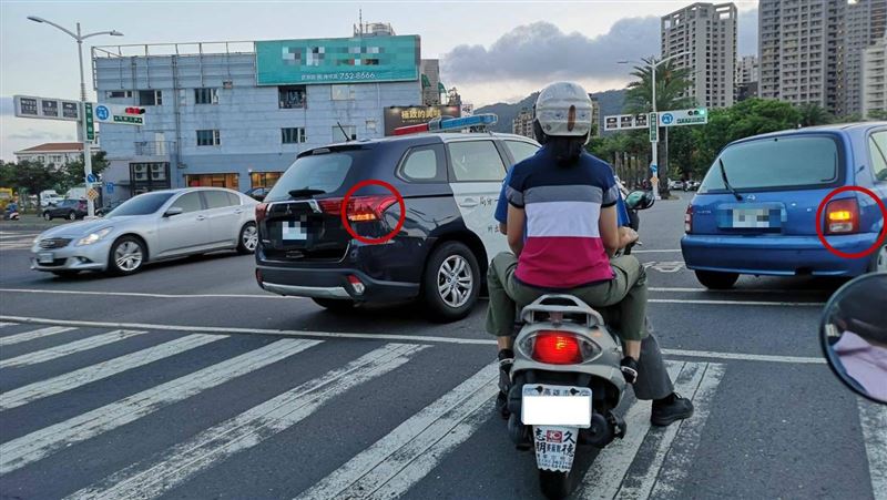 小藍車遭警車追半小時　因這原因被讚