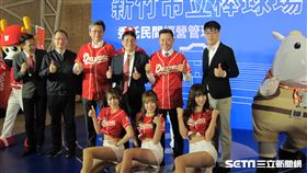 ▲味全龍新竹球場簽約記者會林智堅吳志揚高俊雄吳德威徐展元。（圖／記者蕭保祥攝影）