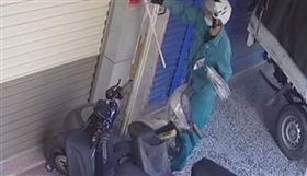 郵差按電鈴1秒消失！他狂奔1樓開門傻眼：可以別玩電鈴嗎（圖／翻攝自爆怨公社）