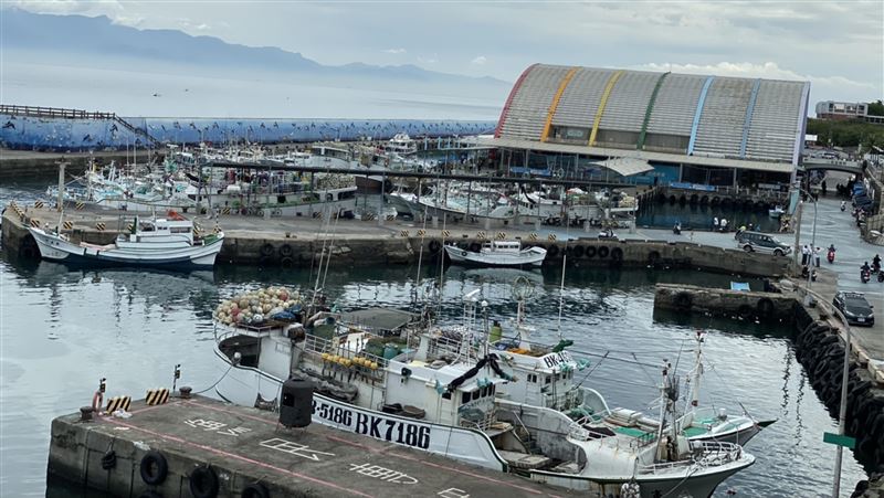 屏浮動碼頭惹怨　漁民持續封港抗爭
