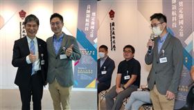 成大最帥教授洪瀞北上拜訪陳良基：被虧「你最近很紅喔」