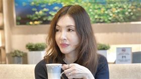 何如芸因武漢肺炎疫情關係，跟在新加坡求學的兒子們分隔兩地。（圖／翻攝自臉書）