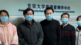 北京未來基因診斷高精尖創新中心主任謝曉亮（左3）表示，新藥已在動物實驗階段獲得成功。（圖取自北京未來基因診斷高精尖創新中心網頁icg.pku.edu.cn）