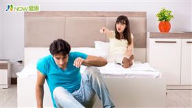 名家專用／NOW健康／老張發現自己晨勃次數越來越少，陰莖硬度變軟像香蕉，性慾一來勃起後3秒軟，老婆氣得想分房睡，找上楊永榮醫師求助。(勿用)