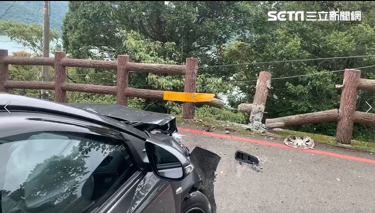 天雨路滑撞護欄　轎車險墜日月潭底