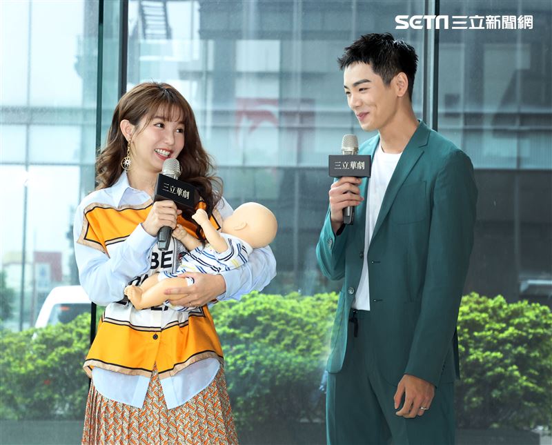 郭書瑤、禾浩辰出席「未來媽媽」卡司發布記者會。（記者邱榮吉/攝影）