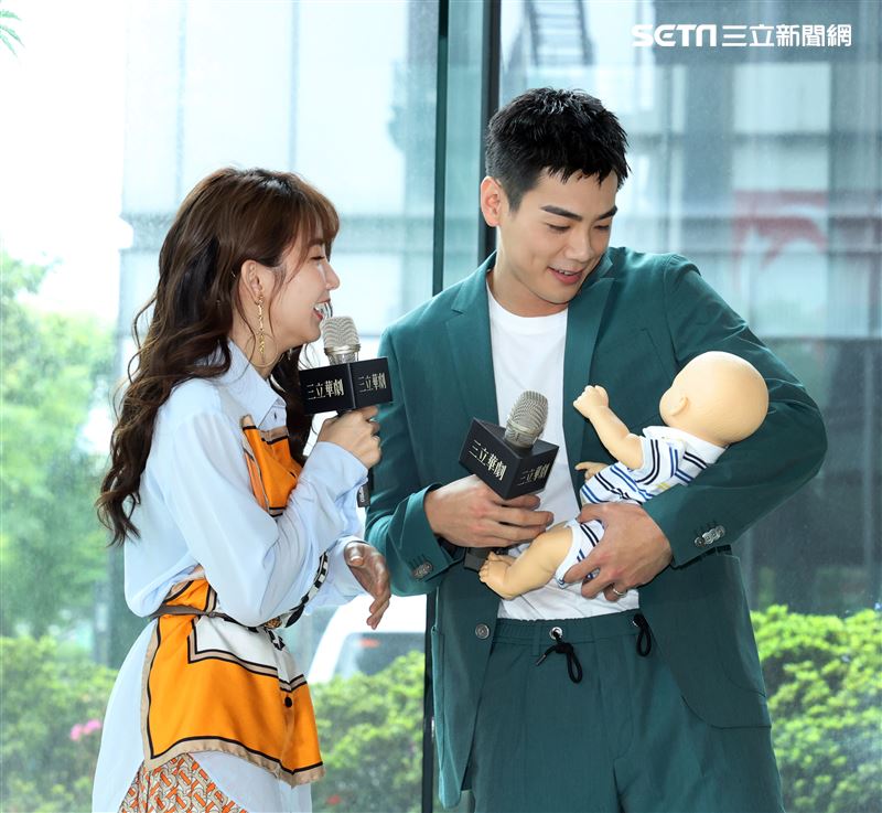 郭書瑤、禾浩辰出席「未來媽媽」卡司發布記者會。（記者邱榮吉/攝影）