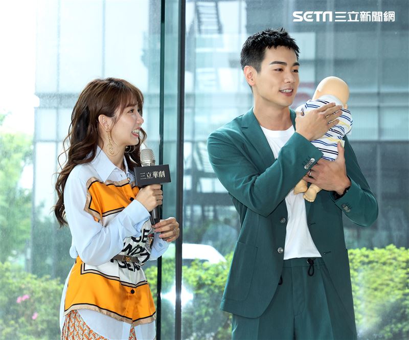 郭書瑤、禾浩辰出席「未來媽媽」卡司發布記者會。（記者邱榮吉/攝影）