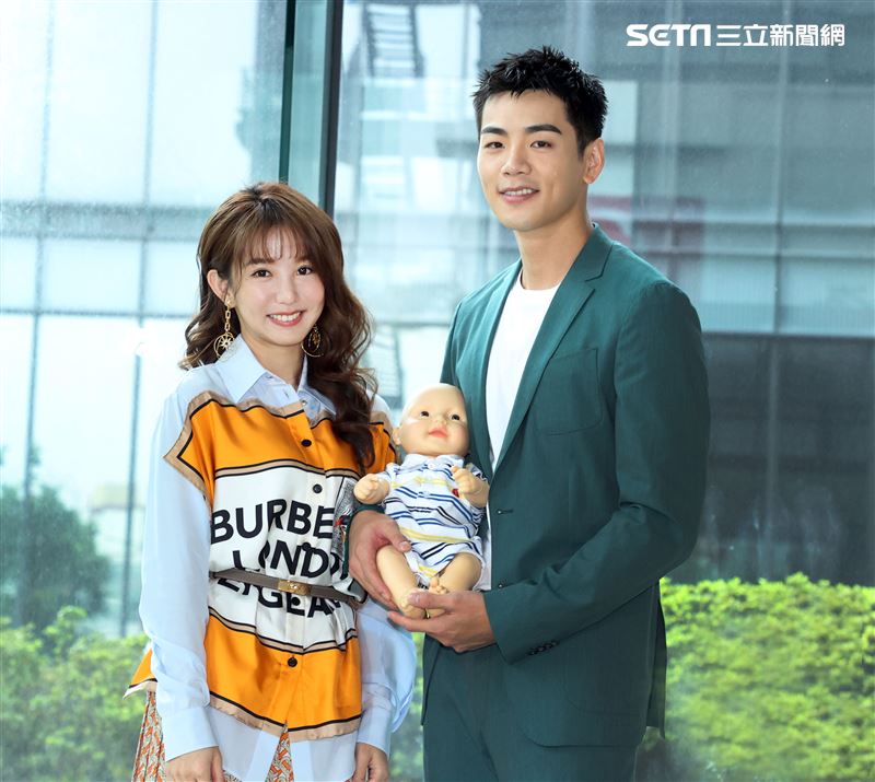 郭書瑤禾浩辰出席未來媽媽卡司發布會