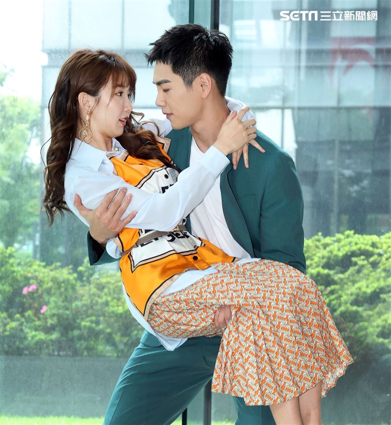 郭書瑤、禾浩辰出席「未來媽媽」卡司發布記者會。（記者邱榮吉/攝影）