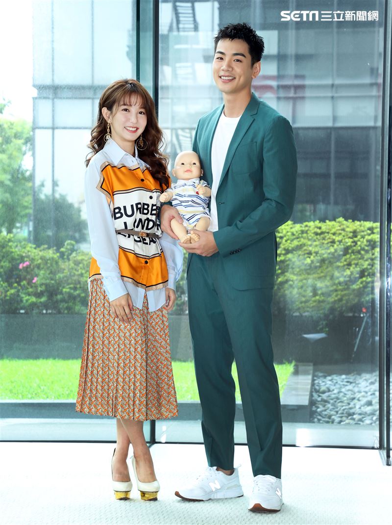 郭書瑤、禾浩辰出席「未來媽媽」卡司發布記者會。（記者邱榮吉/攝影）