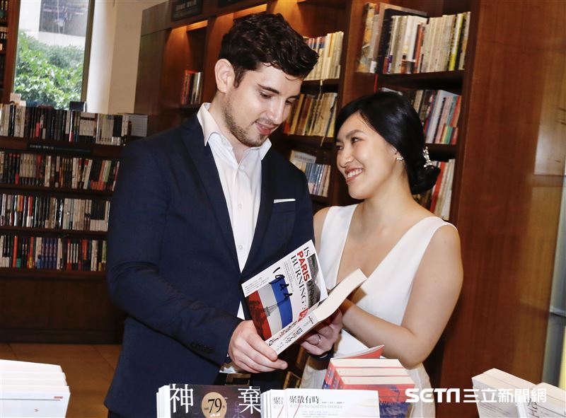 誠品敦南舉辦一日婚紗日，跟敦南同年在1989年生的Jessica也特地前來拍攝婚紗留下最完美道別。（圖／記者林聖凱攝）