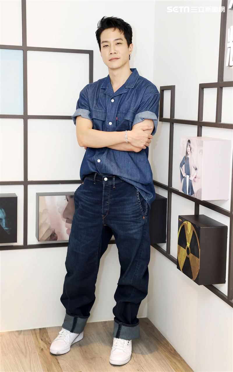 薛仕凌三立新聞網專訪。（記者邱榮吉/攝影）