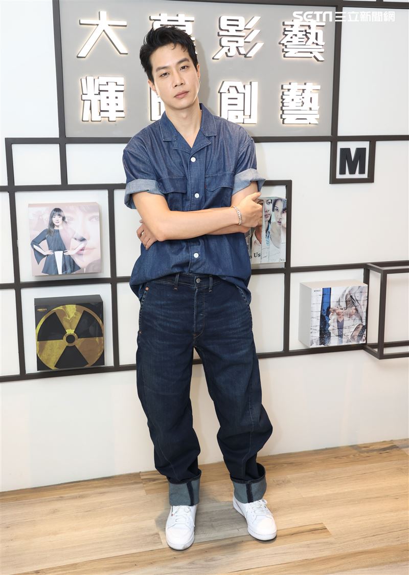 薛仕凌三立新聞網專訪。（記者邱榮吉/攝影）