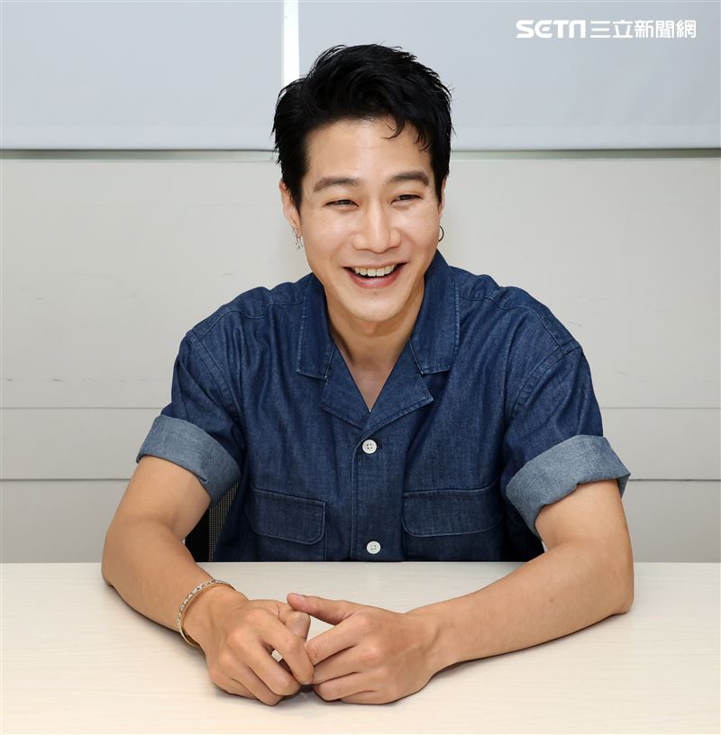 薛仕凌三立新聞網專訪。（記者邱榮吉/攝影）