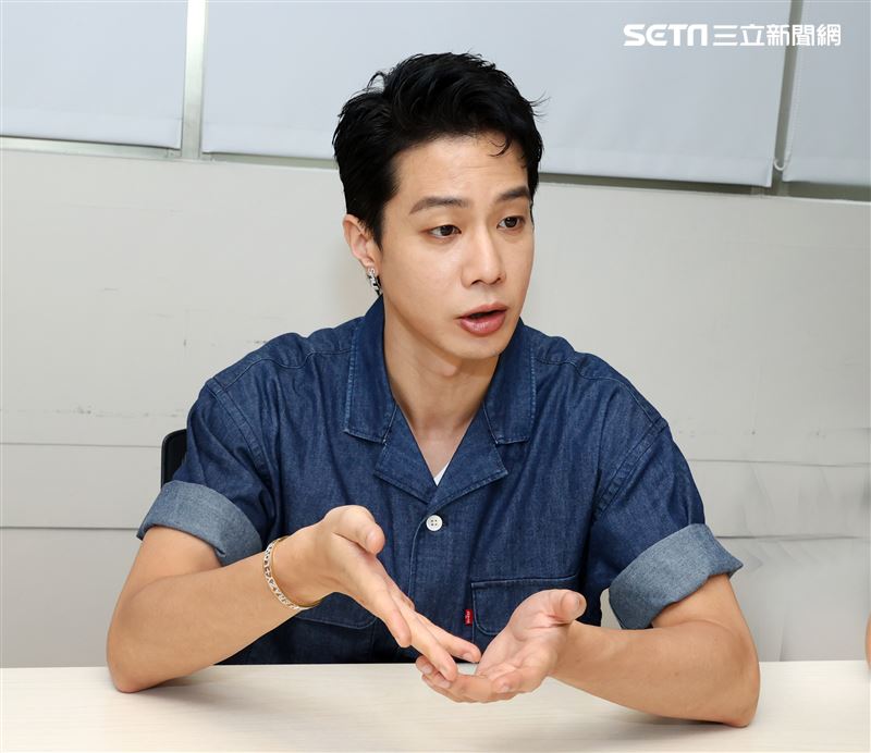 薛仕凌三立新聞網專訪。（記者邱榮吉/攝影）