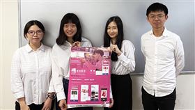 北科大學生設計App  拍物件文字可轉換翻譯台北科技大學互動系學生設計「隨拍隨得」App，中文學習者只要拿手機拍下物件或中文字，就能轉換成翻譯、讀音及例句。（北科大提供）中央社記者許秩維傳真  109年5月20日