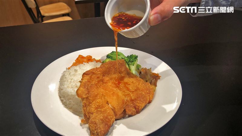 21風味館推椒麻雞飯＋加料泰式奶茶